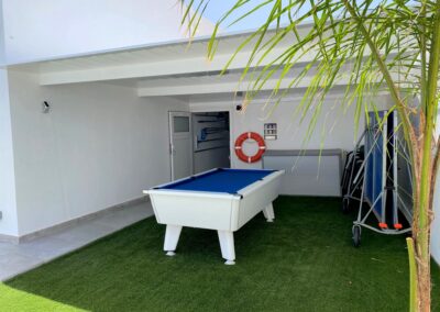 Villa lillos pool table with shade